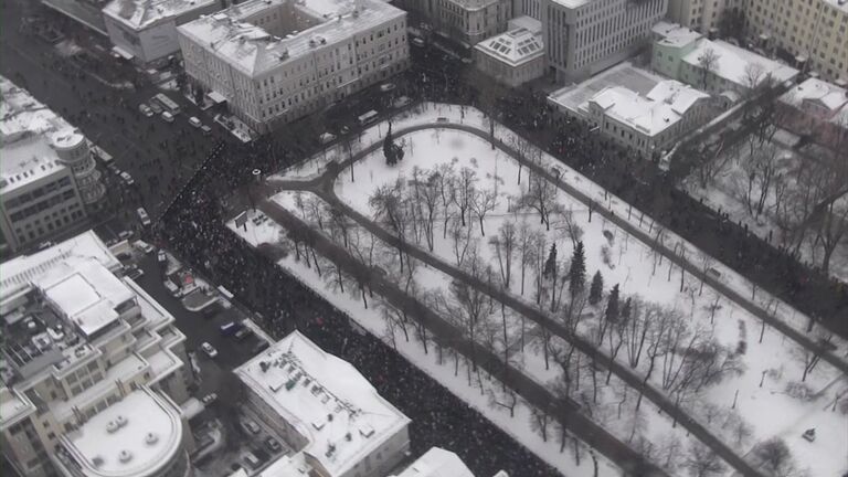 Кадры шествия оппозиции в центре Москвы, снятые с вертолета МВД