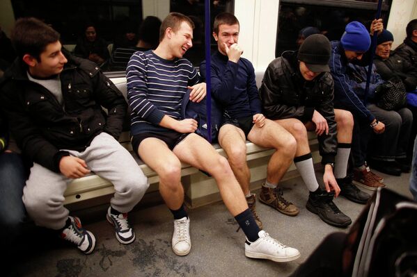 Всемирная акция Без штанов в метро  в Софии