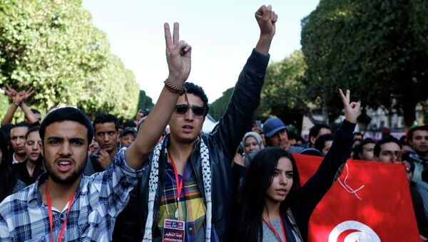 Жители Туниса отмечают вторую годовщину победы жасминовой революции