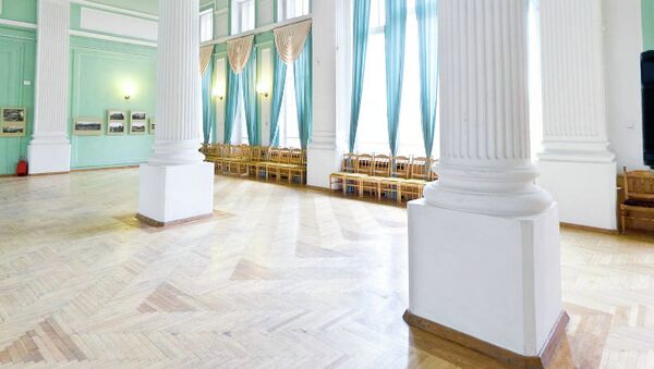 Колонный зал в Краеведческом музее Новосибирска