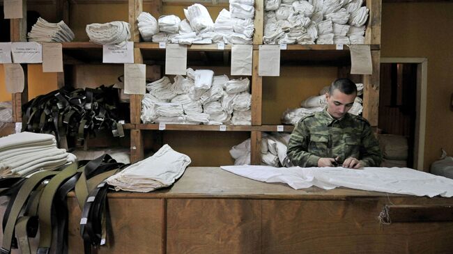 Комната выдачи военной формы на призывном пункте