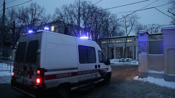 Машина скорой помощи у городской клинической больнице имени С.П. Боткина, где скончался криминальный авторитет Аслан Усоян (Дед Хасан)