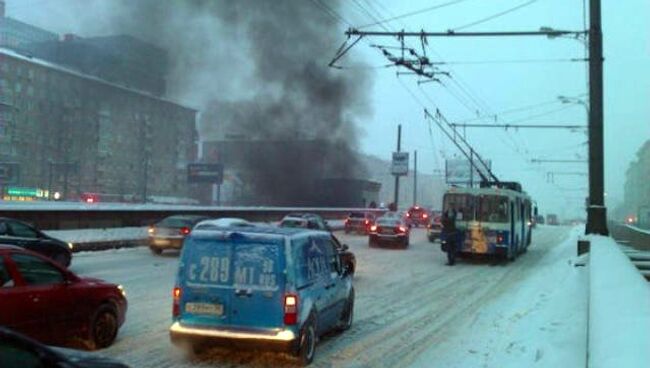 В районе метро Сокол в тоннеле горит автомобиль