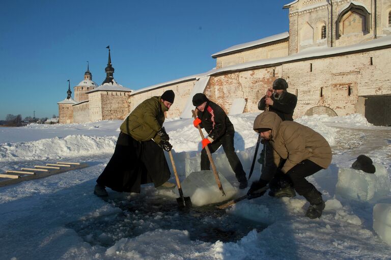 Подготовка к крещенским купаниям в регионах России