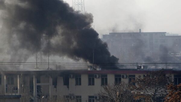 Террористы-смертники привели в действие взрывные устройства в машине недалеко от полицейского участка в западной части Кабула