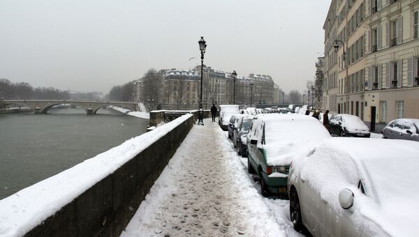 Зимняя набережная в Париже