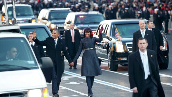 Барак и Мишель Обама во время инаугурационного парада в Вашингтоне