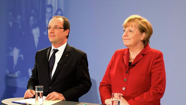 Франсуа Олланд и Ангела Меркель на встрече со студентами в рамках празднования юбилея Елисейского договора