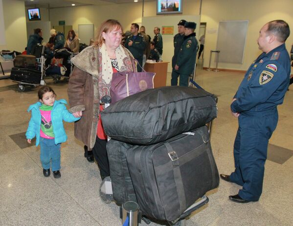 Самолеты МЧС доставили в Москву россиян, решивших покинуть Сирию