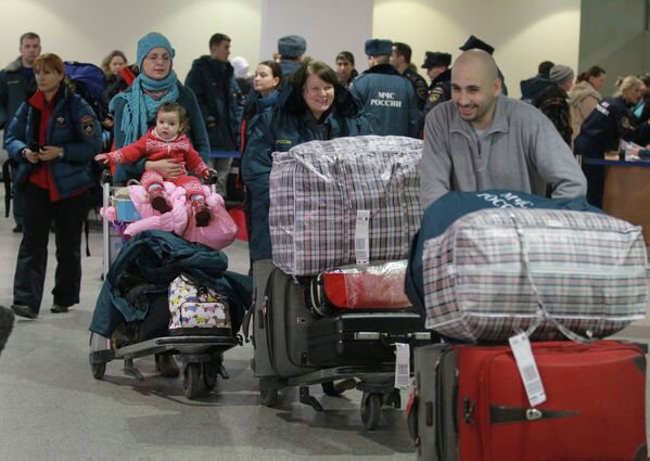 Самолеты МЧС доставили в Москву россиян, решивших покинуть Сирию