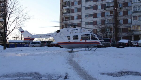 Вертолет МЧС России на месте ДТП на северо-западе Москвы