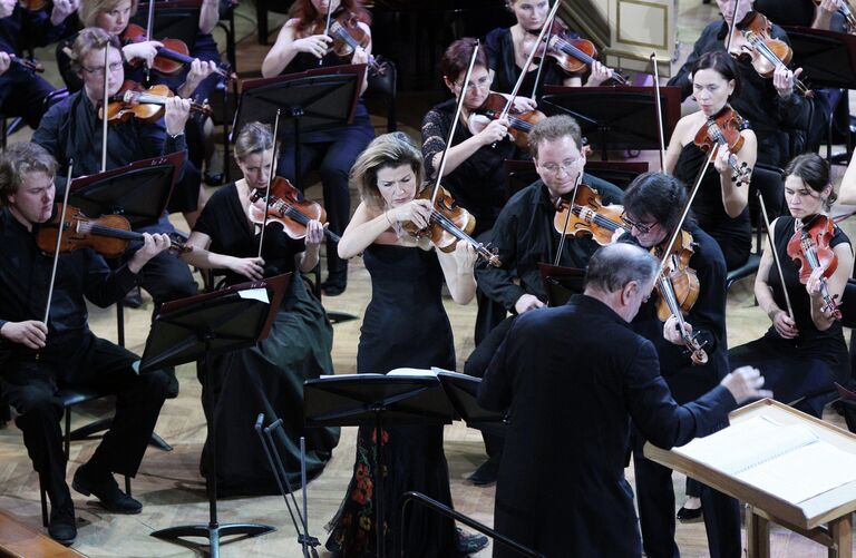 Немецкая скрипачка Анна-Софи Муттер (в центре) на юбилейном фестивале 60 лет Юрию Башмету