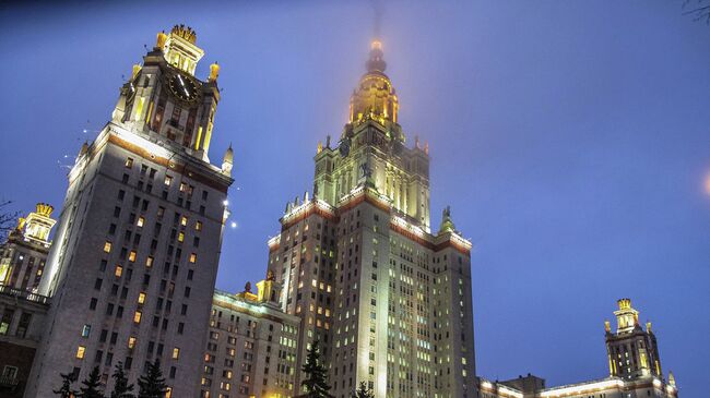 Главное здание Московского государственного университета, архивное фото