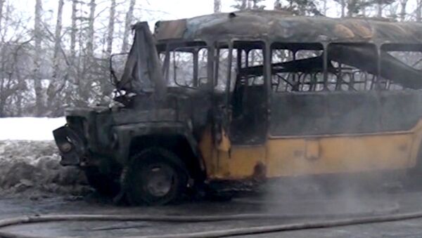 Сгоревший школьный автобус и помятое авто – последствия ДТП на Урале