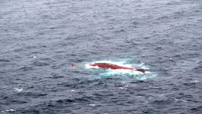 Поиски членов экипажа с судна Шанс-101, перевернувшегося в Японском море