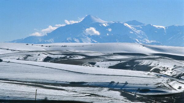 Вид на гору Казбек, Республика Ингушетия. Архивное фото