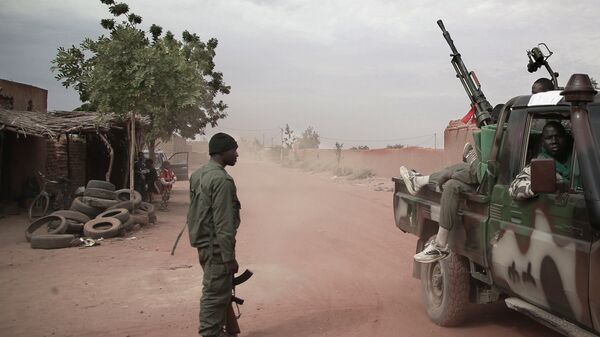 Солдаты правительственных войск Мали в освобожденном от боевиков-исламистов городе Кона