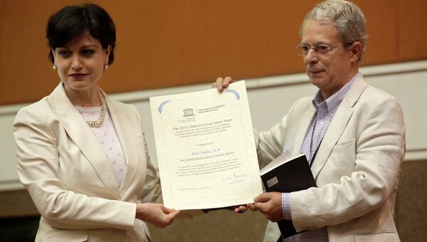 Фрей Бетто (справа )получил премию ЮНЕСКО