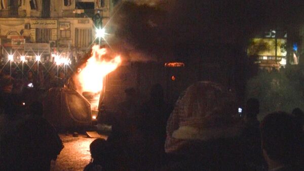 Манифестанты в Каире избили офицеров полиции и сожгли бронированные машины