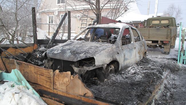 Cгоревший автомобиль начальника ГИБДД под Костромой