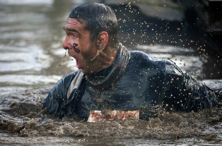 Участник соревнований Tough Guy