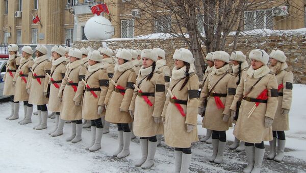 Взвод регулировщиц в форме военных лет в Волгограде