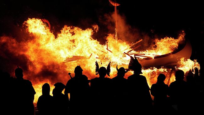 Ежегодный фестиваль Up Helly Aa в Леруике, Шотландские острова