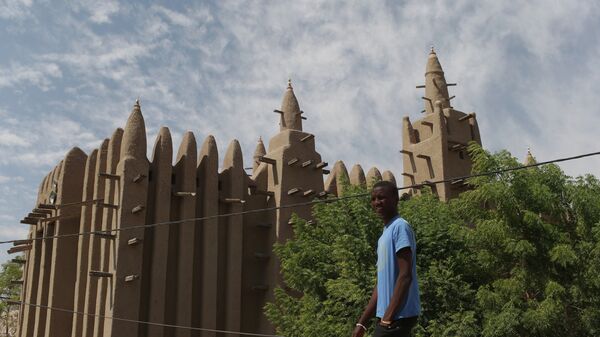 Мечеть из банко (смесь глины и соломы) в Мали. Архив