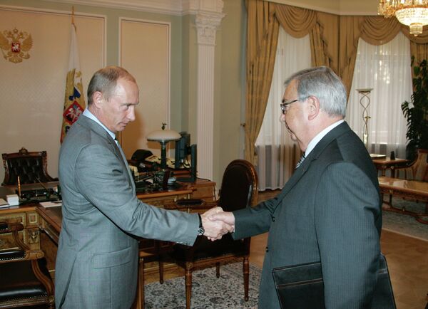 Президент РФ Владимир Путин и глава Торгово-промышленной палаты РФ Евгений Примаков, 2007 год
