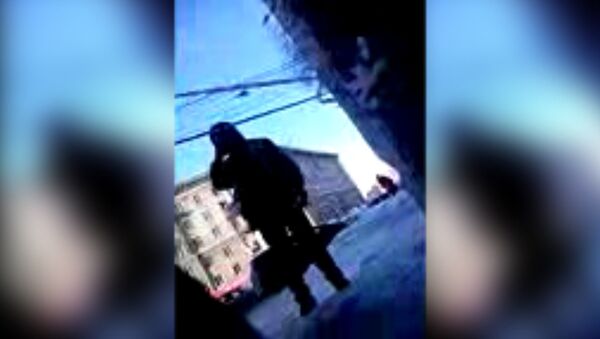 Пострадавший снимал видео после падения на него глыбы льда с крыши