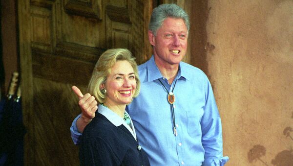 Билл Клинтон с женой Хиллари Клинтон. Архив