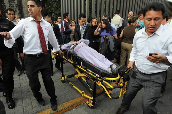 Последствия взрыва в здании Pemex в Мехико