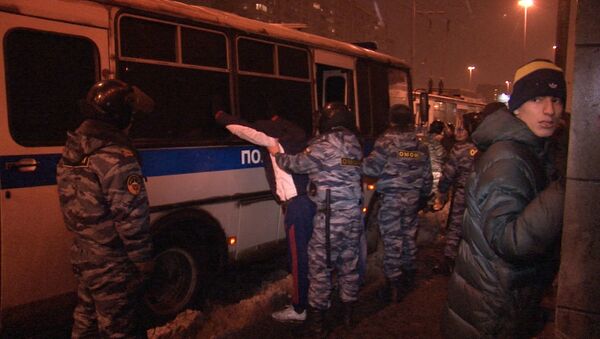 Стоп-кадр видеоролика о задержании болельщиков в Москве