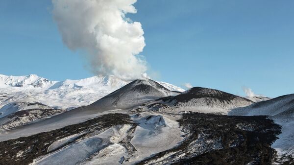 Извержение вулкана Плоский Толбачик на Камчатке