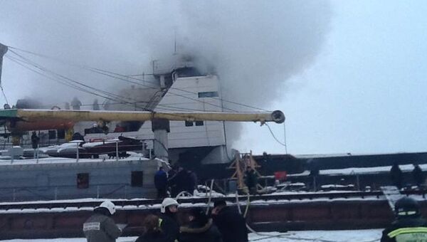 Пожар на судне Невский-32 в Ленобласти