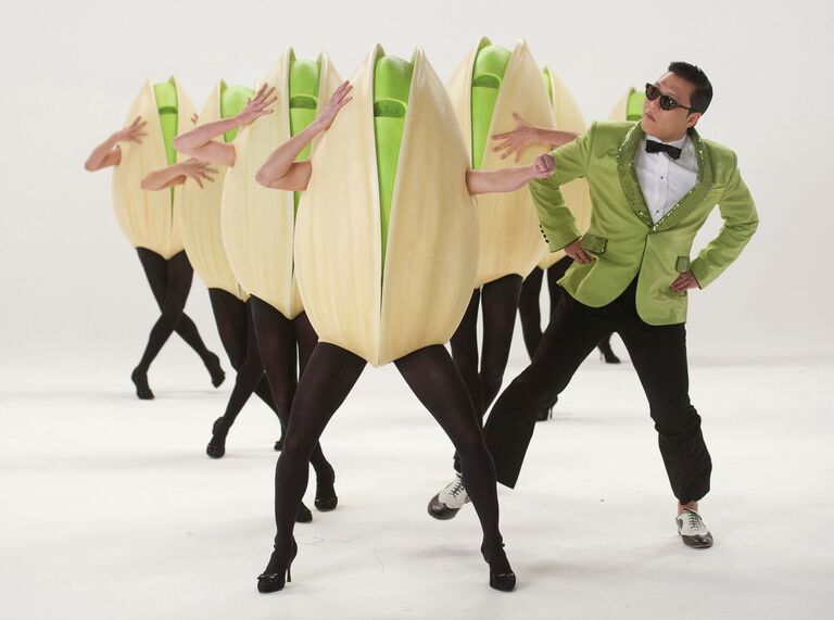 Южнокорейский рэппер Psy на съемках рекламы для Wonderful Pistachios в Голливуде