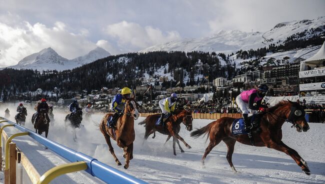 Участники скачек на льду озера Санкт-Мориц White Turf St. Moritz 2013