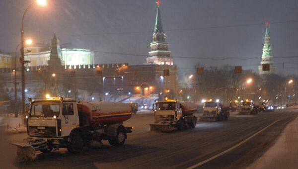 Уборка снега в Москве, архивное фото