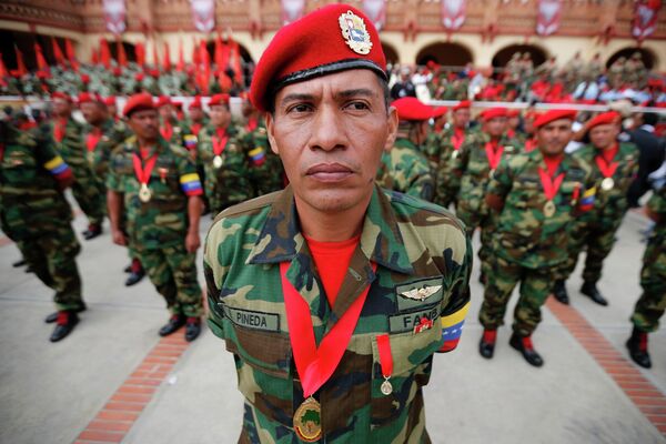 Военный парад в честь 21-ой годовщины попытки возглавленного Уго Чавесом государственного переворота в Каракасе