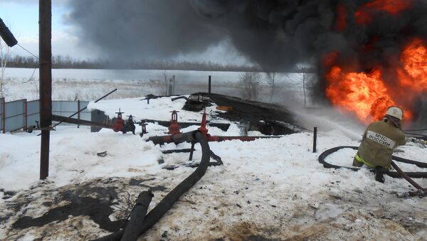 Пожар на нефтеперегонном заводе под Ульяновском