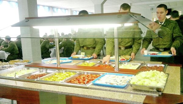 Салат-бар в воинской части ЦВО