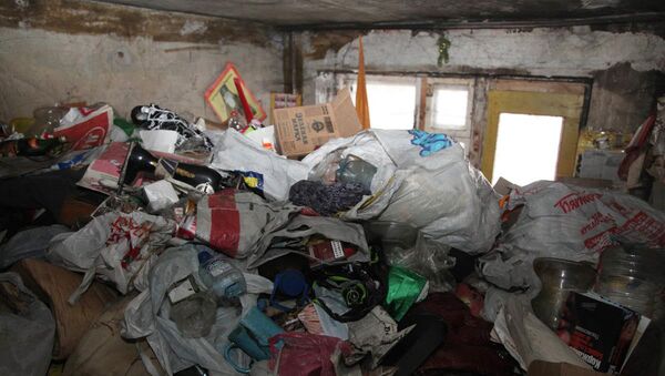 Религиозный житель Тулы устроил в квартире свалку