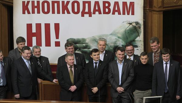 Депутаты на заседании Верховной Рады в Киеве