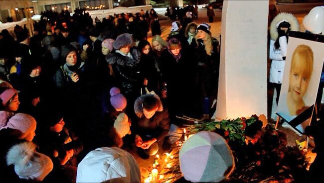 В Набережных Челнах горожане устроили вечер памяти убитой второклассницы