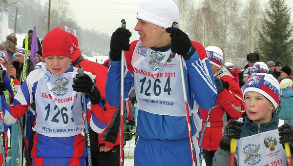 Участники массовой лыжной гонки Лыжня России. Архивное фото