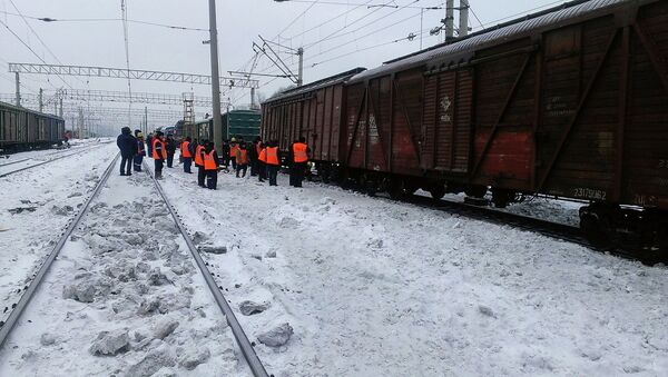 Последствия схода четырех железнодорожных вагонов в Омске