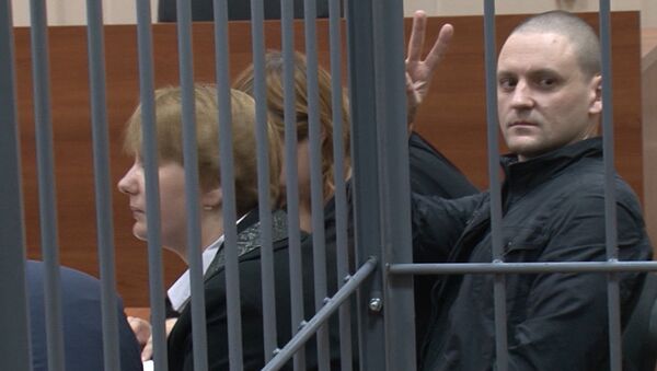 Сергея Удальцова посадили под домашний арест. Кадры из зала суда