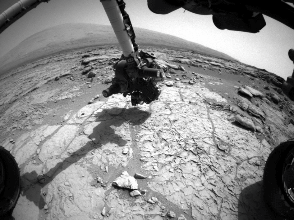 Марсоход Curiosity в процессе бурения камня Марсоход Curiosity в процессе бурения камня