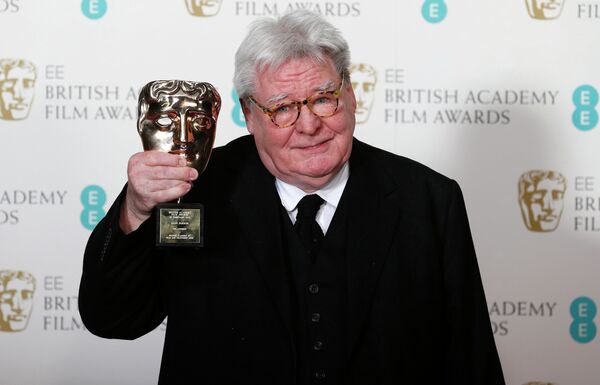 Британский режиссер сэр Алан Паркер на церемонии вручения премии BAFTA