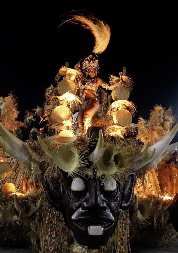 Участница карнавала в Рио-де-Жанейро, Бразилия